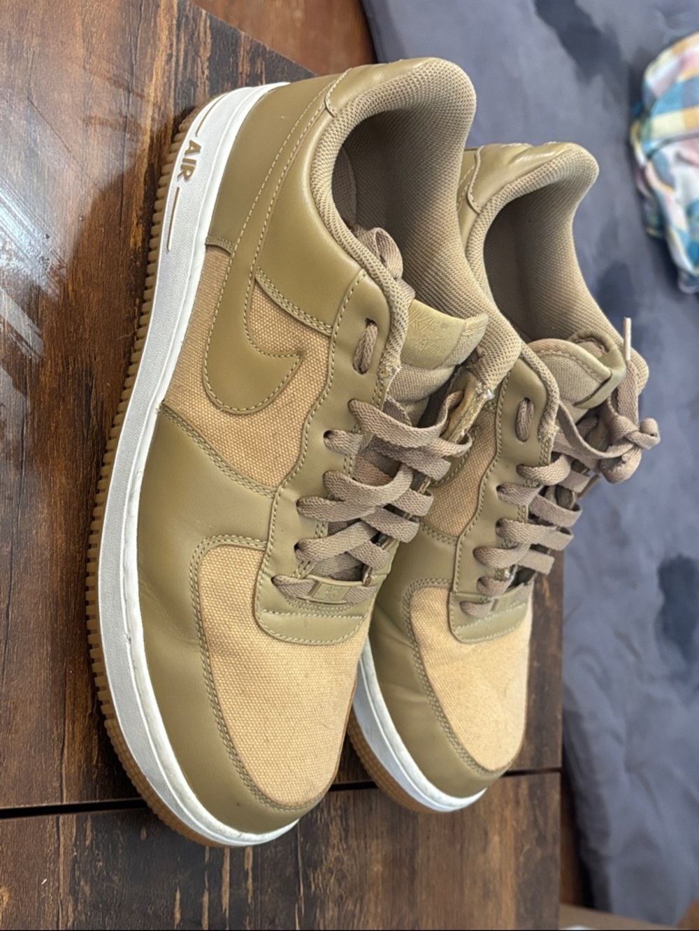 Low-Top Casual Sneakers in Tan